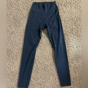Born Primitive Synergy legging. Navy / Blueberry size medium.